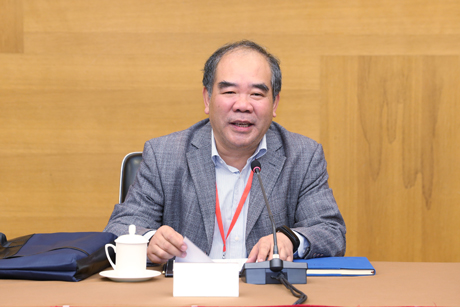 专家组组长、东南大学原副校长林萍华教授主持会议 专家组组长、东南大学原副校长林萍华教授主持会议