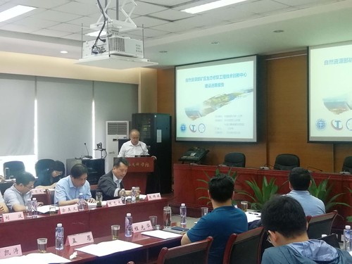 中心主任白中科教授做报告2