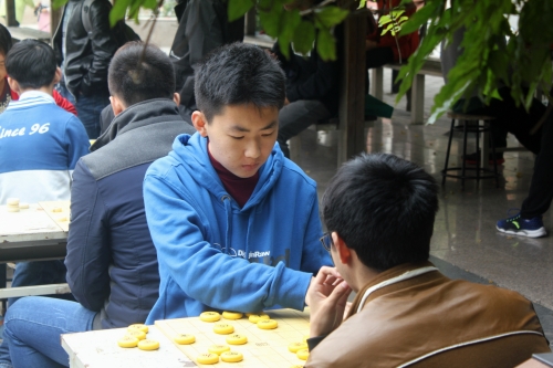 参赛选手象棋对弈