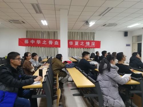 同学们认真听讲