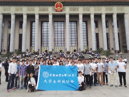参观团合影