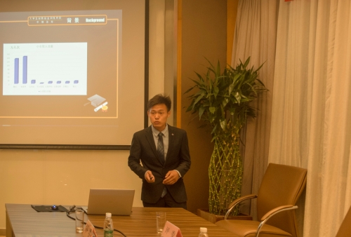 选手回答问题