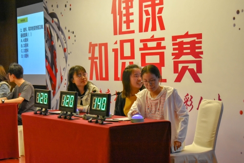 决赛选手答题