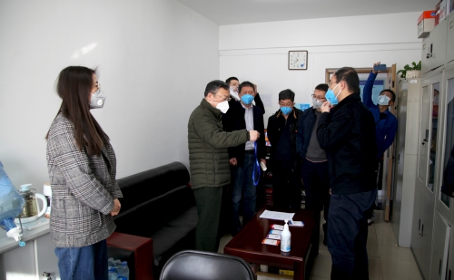 校领导走访慰问党委学生工作部 校领导走访慰问党委学生工作部