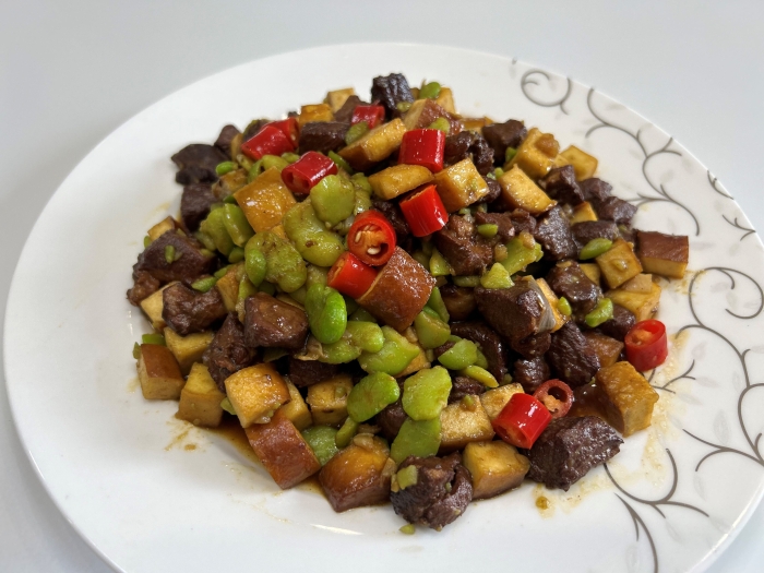 熏干蚕豆（学二食堂8号窗口）