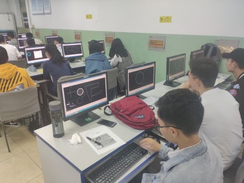 同学们认真学习