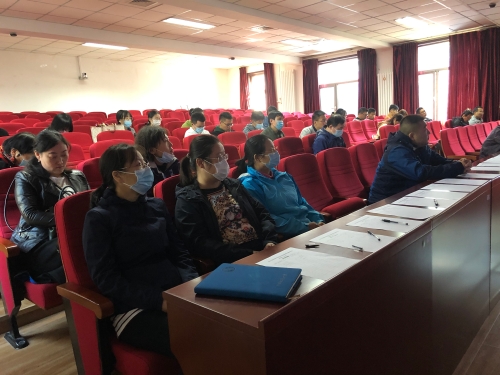 师生参加视频会培训